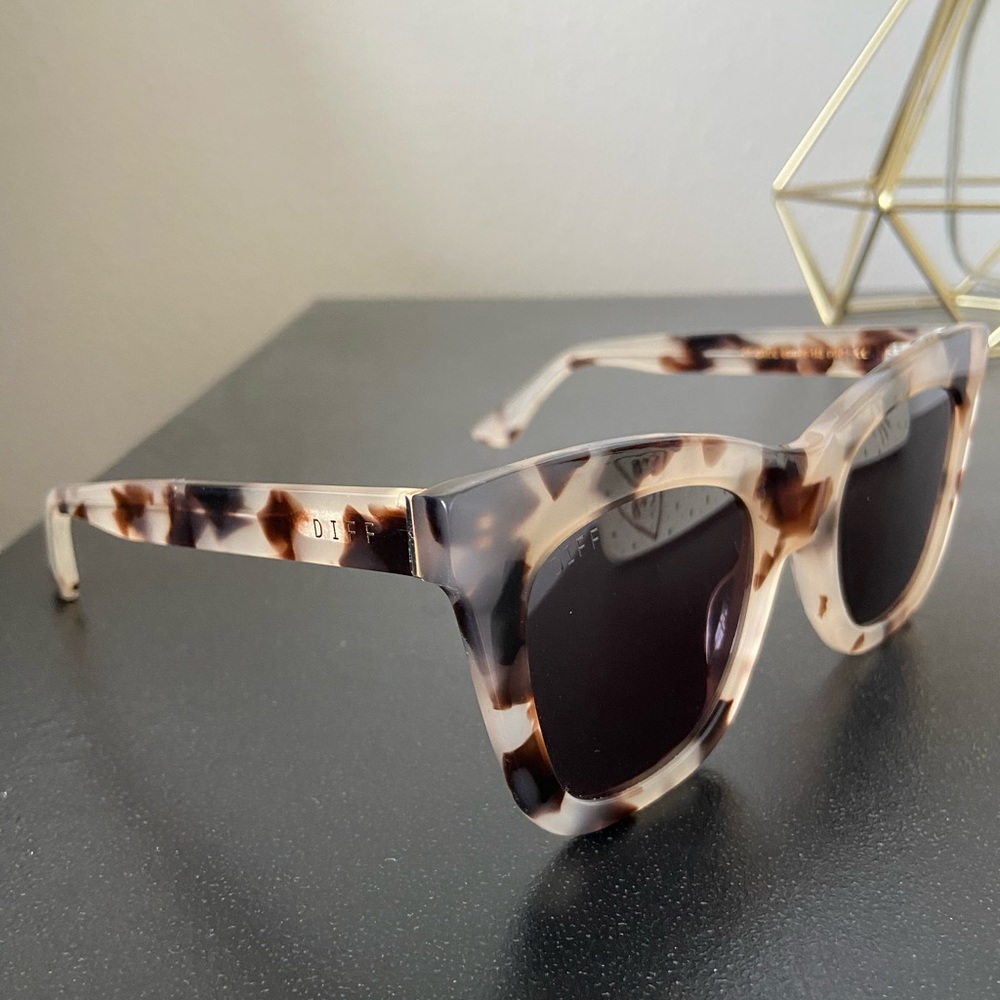 Diff Kaia sunglasses in cream tortoise gray